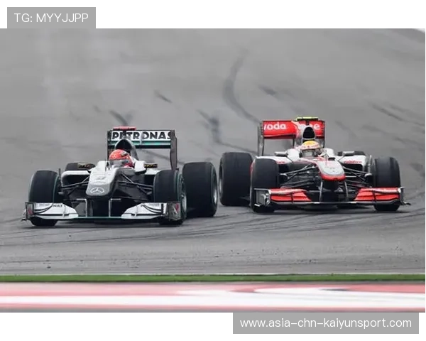 F1雨战混乱,五车连撞赛道封锁 F1雨战混乱,五车连撞赛道封锁