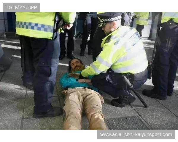 三名运动员机场打架？警方已介入