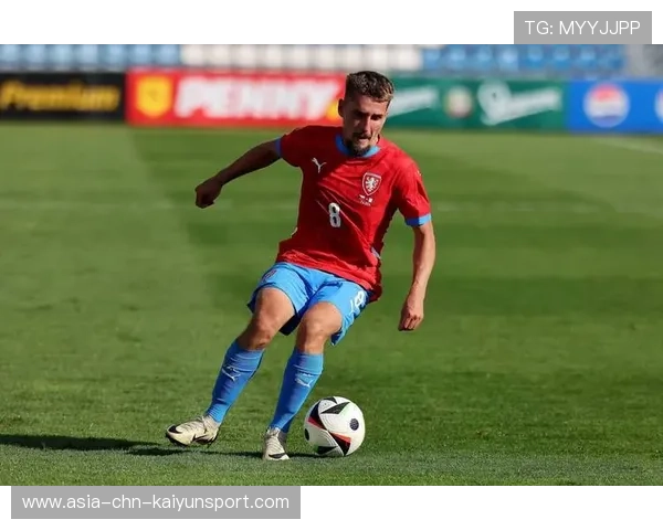 希克：新帅带来新战术，后卫们迅速适应并发挥出色，希克是哪个国家的球员