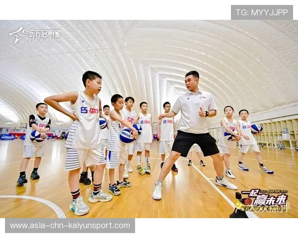 少年篮球梦在阳光下闪耀，篮球少年舞蹈视频