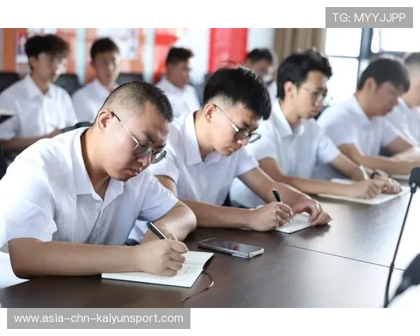 队内气氛需调整,保持正面竞争环境,队伍氛围积极向上 队内气氛需调整,保持正面竞争环境,队伍氛围积极向上